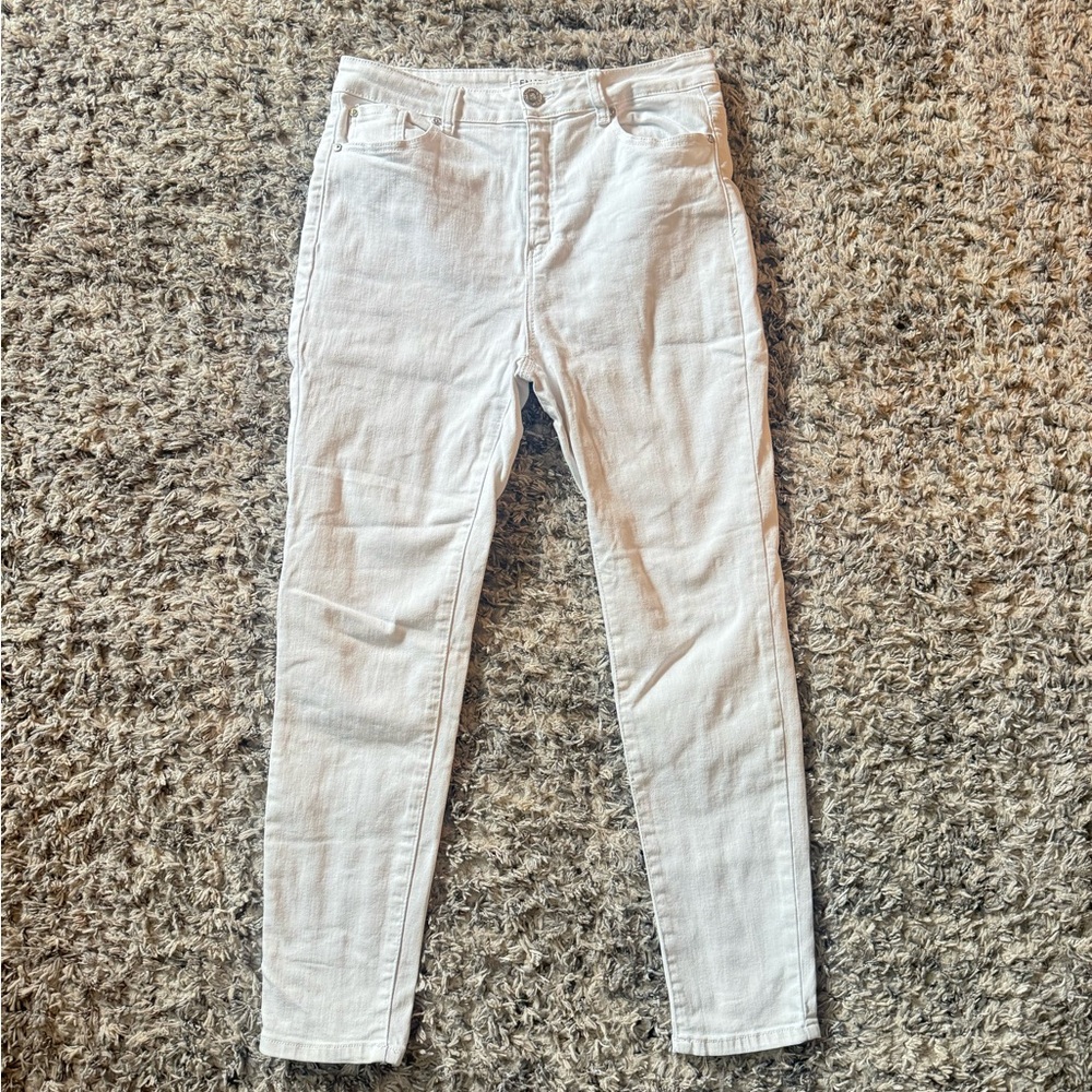 White High-Waisted Jeans